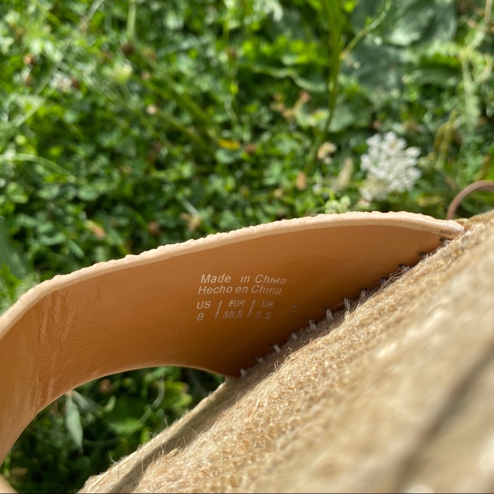 🎉Gold Glittery Espadrille Sandals 🎉 - Picture 14 of 15